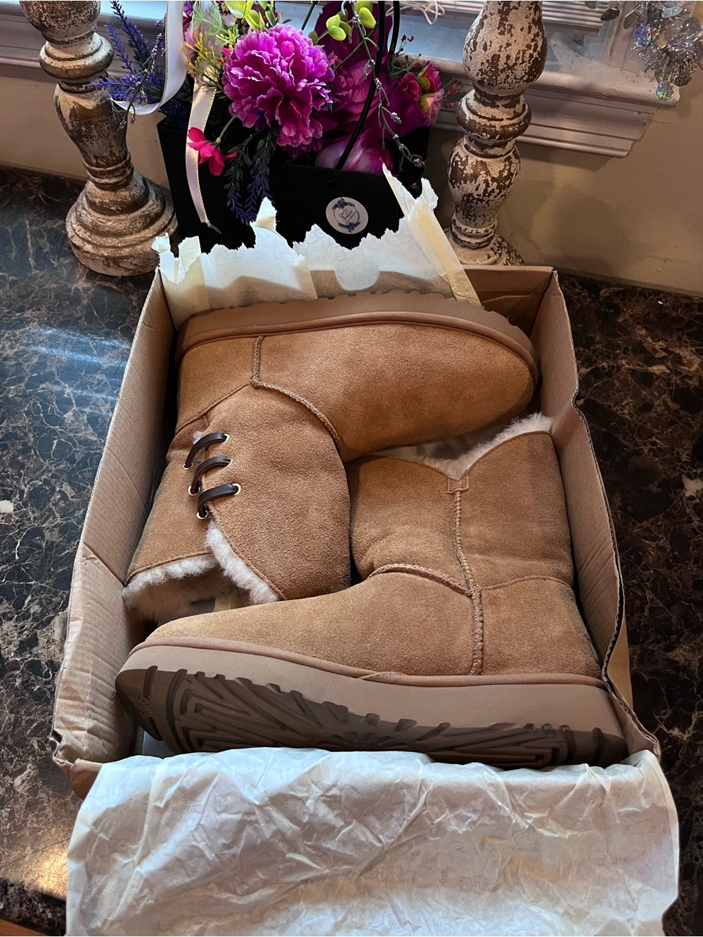 UGG Constantine
Sheepskin/Suede
Fall/Winter Boots
Size 10 for Women in Chestnut